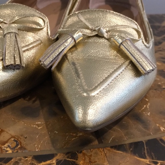 SOLD ❌ Isaac Mizrahi Pointed Gold Shoes - Picture 2 of 5